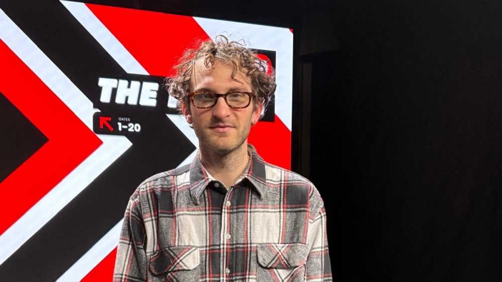 Giorgio Poi a RTL 102.5: “Come nella copertina, nel disco ci sono tanti colori, tanti mood ed è abbastanza variegato. Da domani inizio il tour europeo e non vedo l’ora”