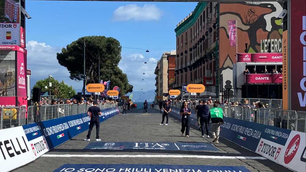 GIRO, A NAPOLI LA PRIMA VITTORIA ITALIANA: VINCE DAVIDE BALLERINI