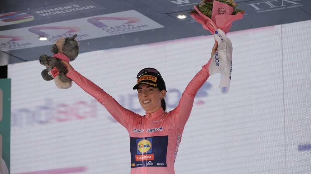 Giro d’Italia Women 2025, Anna Henderson domina la seconda tappa e veste la maglia rosa