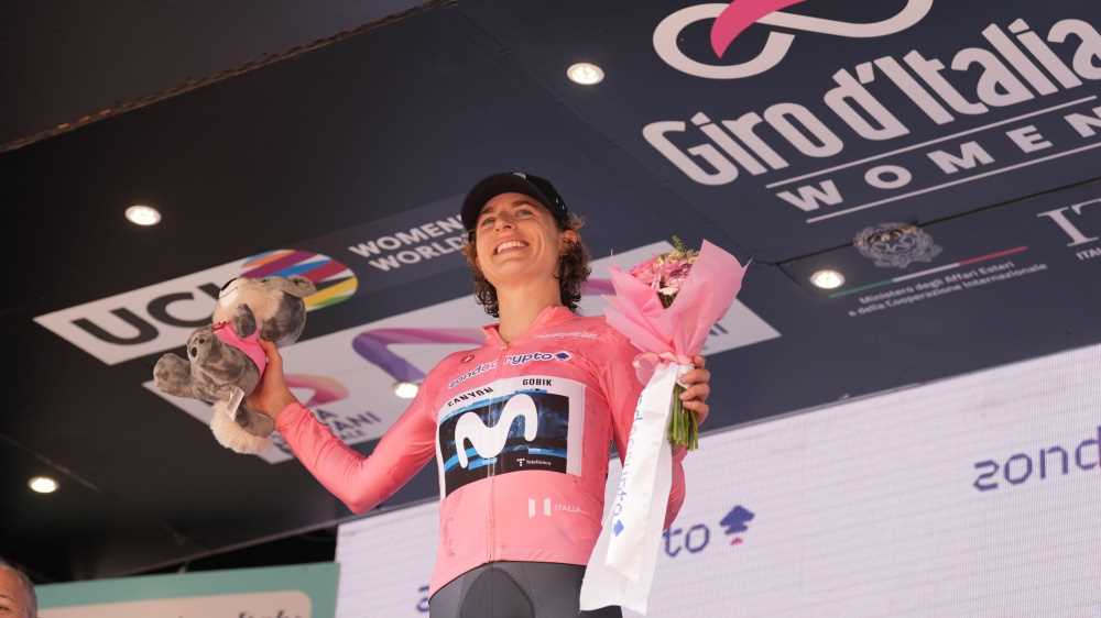 Giro d’Italia Women 2025, la prima maglia rosa va alla svizzera Marlen Reusser