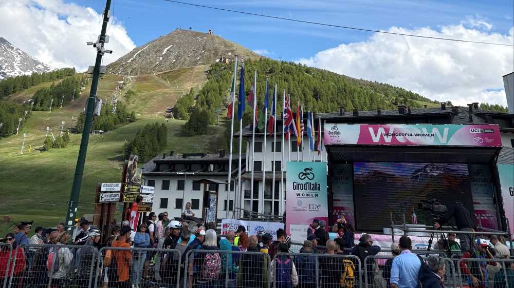 Giro d’Italia Women, sul Colle delle Finestre vince Demi Vollering. Van der Breggen conserva la maglia rosa