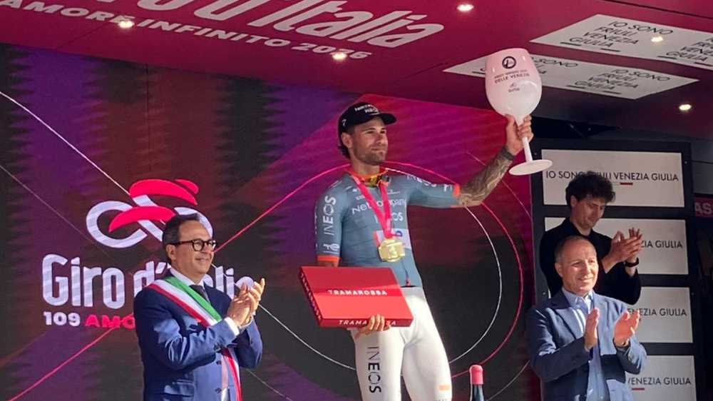 Giro, Filippo Ganna stravince la cronometro, Eulalio conserva la maglia rosa