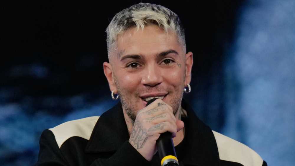 Emis Killa a RTL 102.5: “ ‘Musica Triste’ è un album molto colorato e sfaccettato, contiene diverse collaborazioni con amici e alcune new entry”