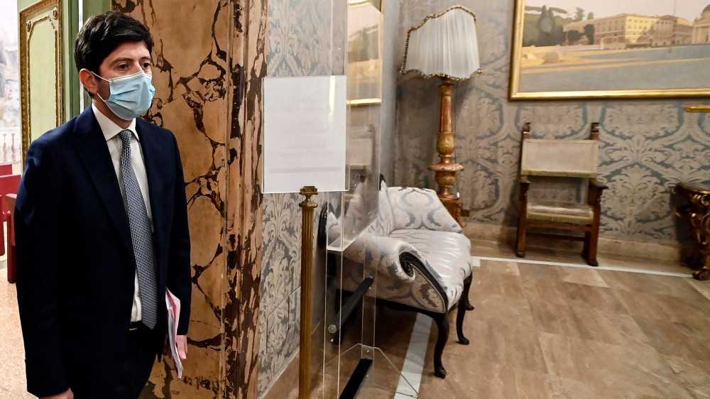 Governo, il ministro della Salute Speranza cambia la fascia di rischio per 5 regioni: il pericolo alto aumenta