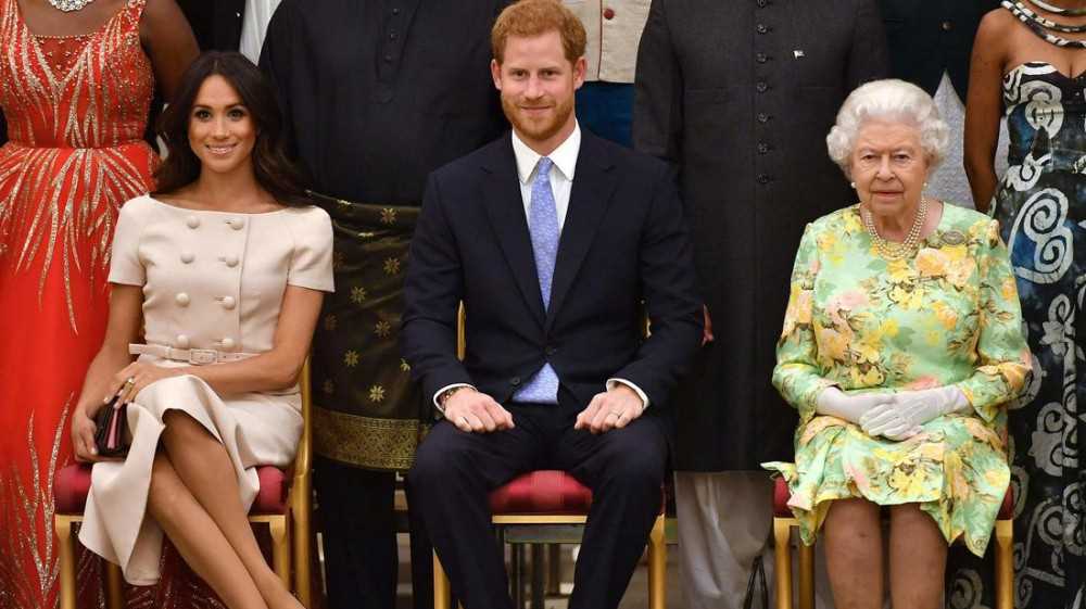 Harry e Meghan Markle non tornano in Gran Bretagna, Natale diverso per Elisabetta II