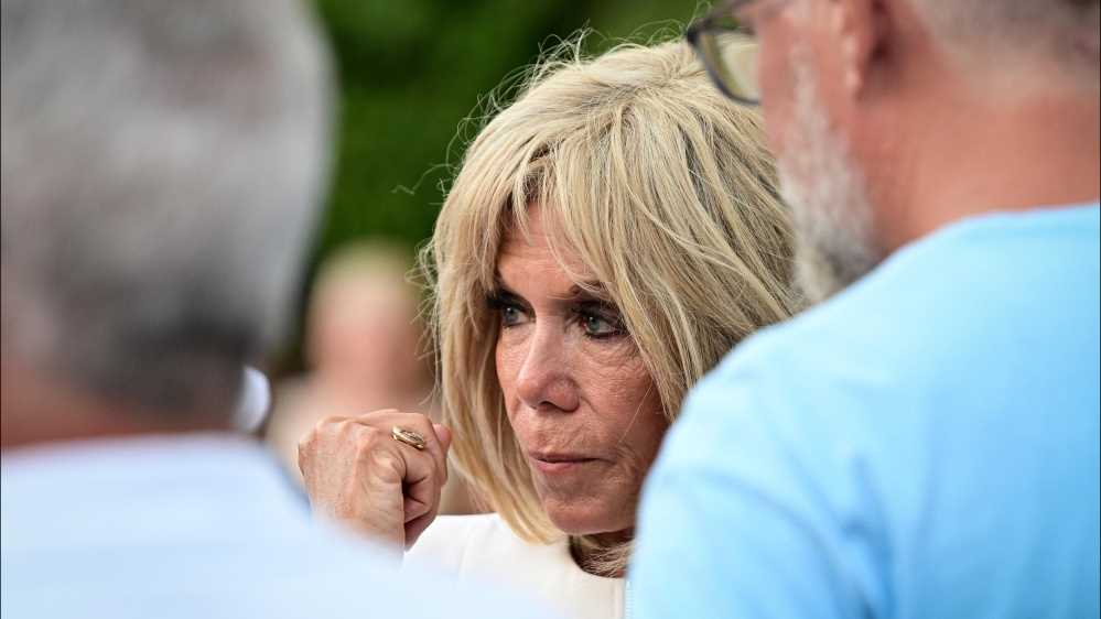 I coniugi Macron pronti alla causa per diffamazione contro Candace Owens sul dubbio che Brigitte non sia donna