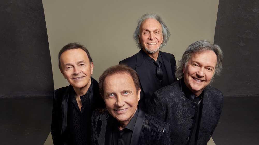 I Pooh rivivono a RTL 102.5 lo straordinario concerto allo stadio San Siro di Milano. La prima radiovisione d’Italia ha trasmesso la replica integrale del concerto del 6 luglio con lo speciale commento della band.