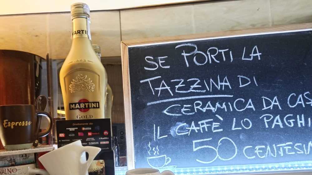 Il "Bar-atto" a Venafro: qui il caffè viene pagato con prodotti locali. E puoi portarti la tazzina da casa