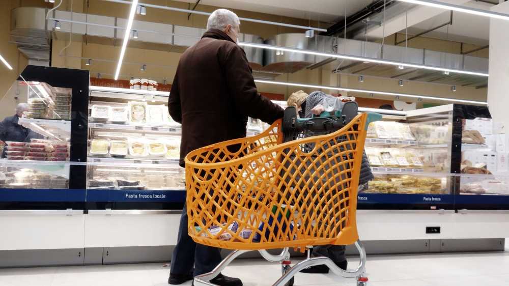 Il caro prezzi svuota il carrello della spesa. E’ boom per i discount