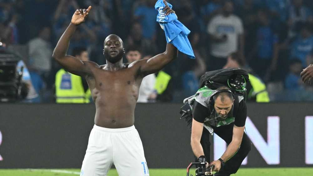 Il Napoli è Campione d'Italia: gli uomini di Conte battono il Cagliari 2-0 e conquistano il quarto scudetto della storia dei partenopei