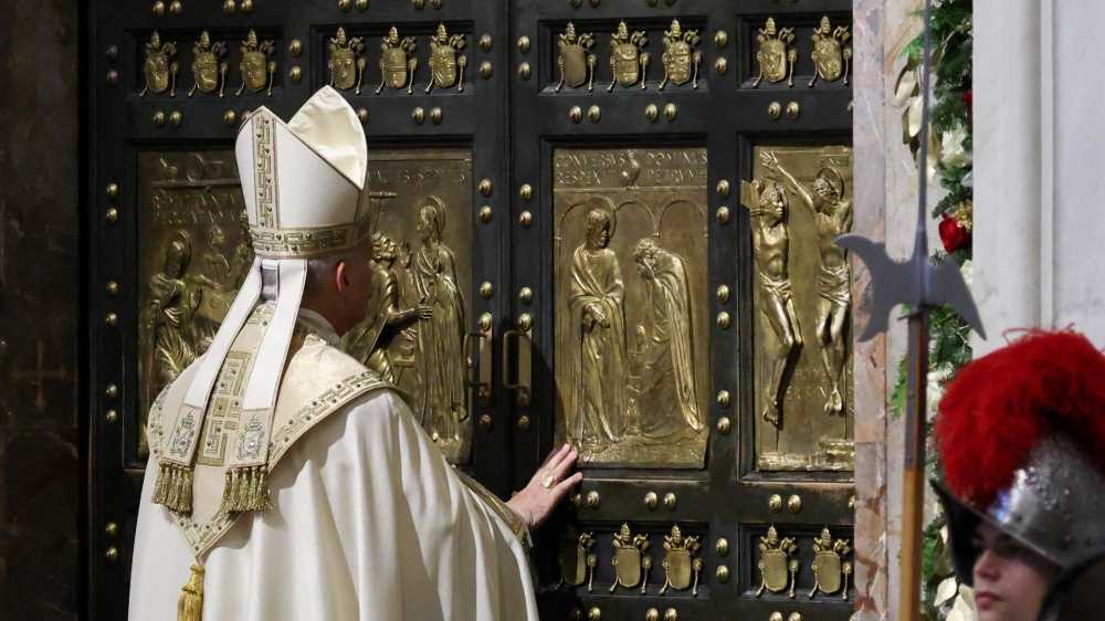 Il Papa ha chiuso la Porta Santa, il Giubileo della Speranza è ufficialmente finito