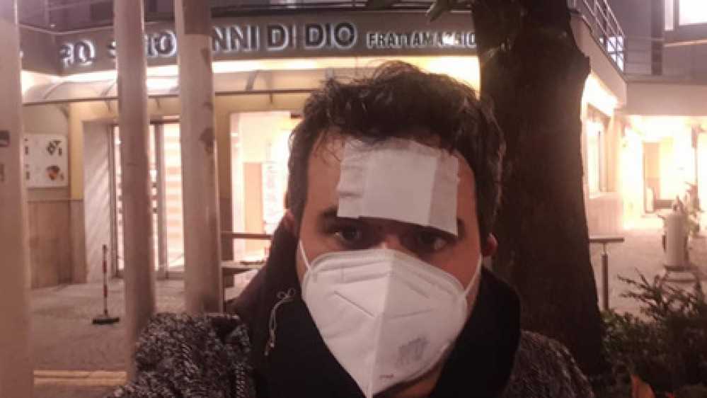 Il professore pestato per un rimprovero “di troppo” alla classe. Sono vittime anche i ragazzi