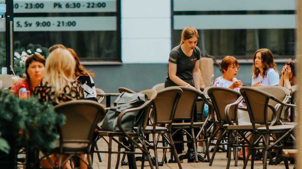 In Italia è boom delle assunzioni nel turismo, a giugno sono state 164mila, e la stagione promette bene