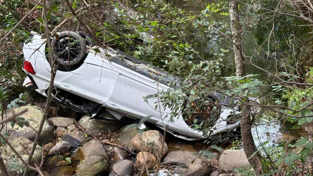 In Sardegna un’auto con 5 giovani cade da un ponte, muore un 25enne