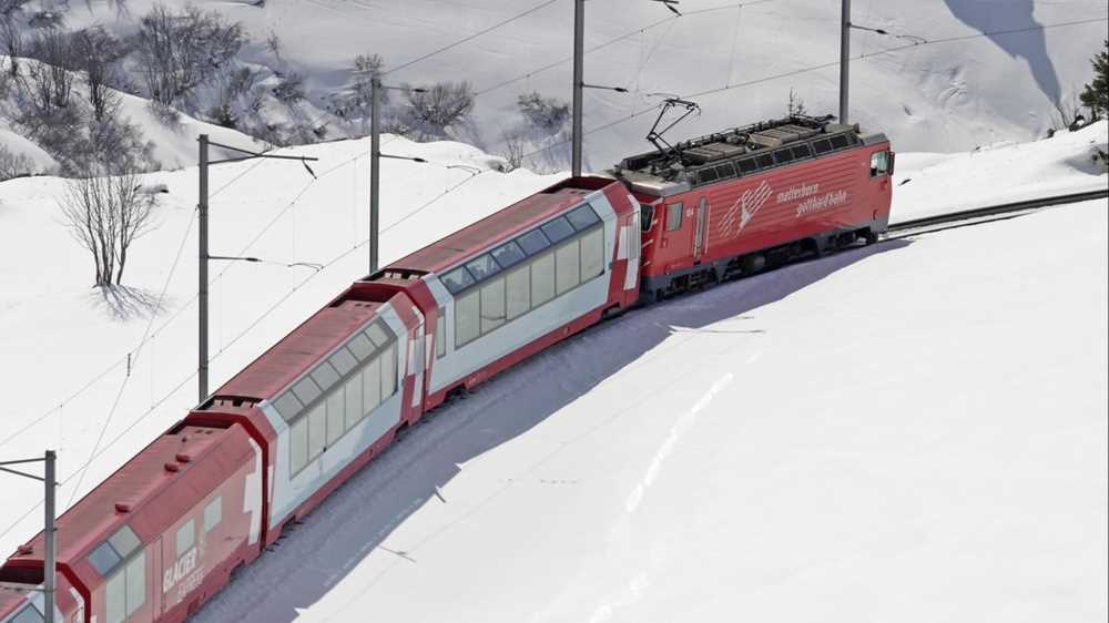 In Svizzera una valanga provoca il deragliamento di un treno, ci sono feriti