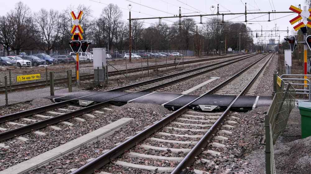Incidente ferroviario a Trento, scontro tra un regionale e un carro merci, bilancio di tre feriti