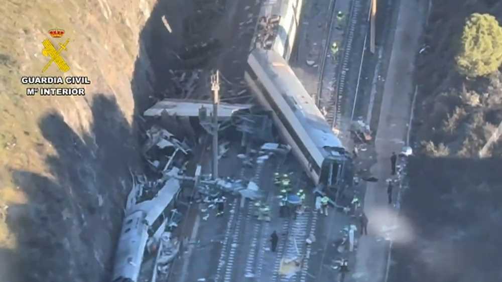 Incidente ferroviario in Spagna, 39 vittime, centinaia di feriti. L'ipotesi di un giunto saltato. Le testimonianze