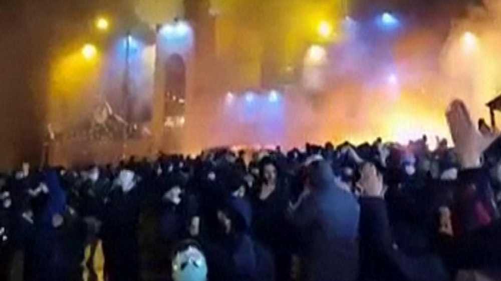Iran, repressione senza freni: testimonianze choc da Teheran tra morti, arresti e blackout informativo