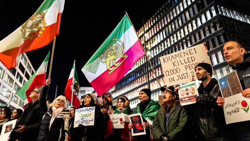 Iran, Trump promette aiuti e minaccia: "se impiccate, interveniamo". Oggi le prime esecuzioni dei manifestanti