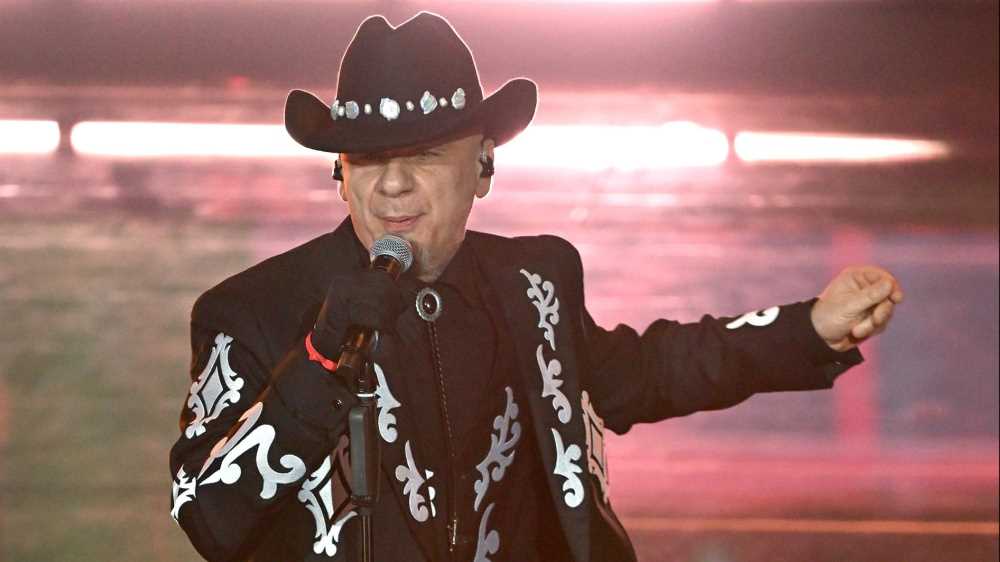 J-AX a RTL 102.5: “Sono contento che la gente si diverta con il mio pezzo”