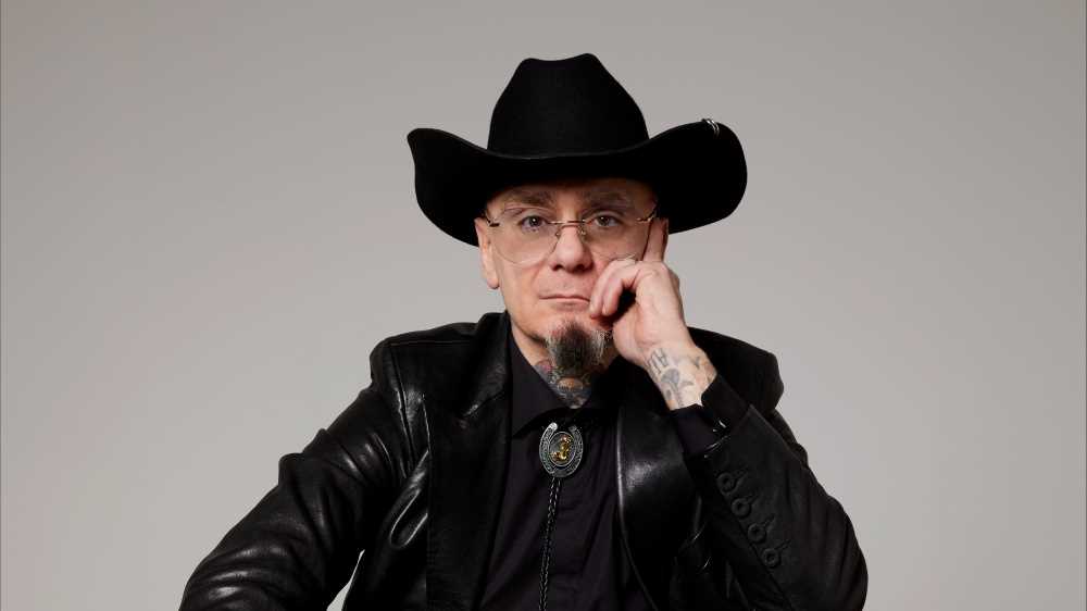 J-Ax a Sanremo con “Italia starter pack”: il testo e il significato del brano in gara al Festival