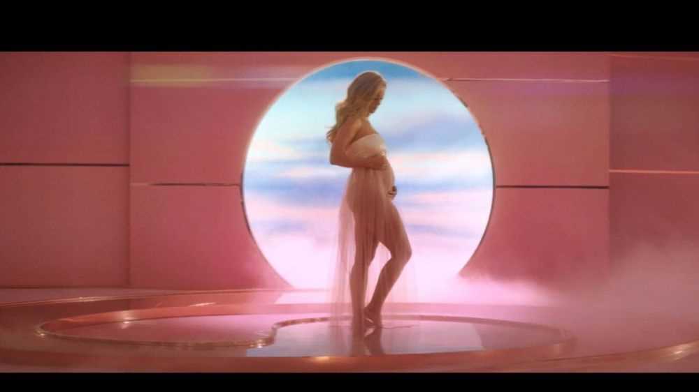 Katy Perry è incinta, lo annuncia nel nuovo singolo Never Worn White