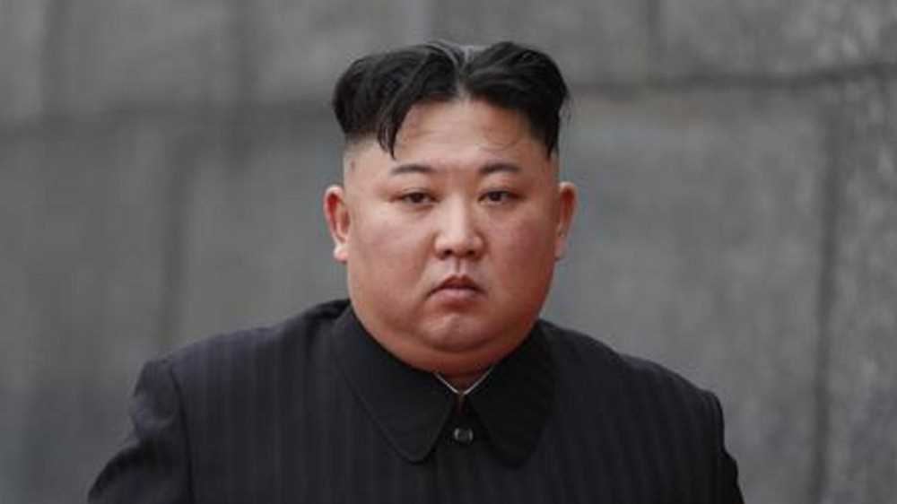Kim Jong-un, sono fuorilegge jeans attillati e acconciature; la Corea del Nord teme l’invasione del capitalismo