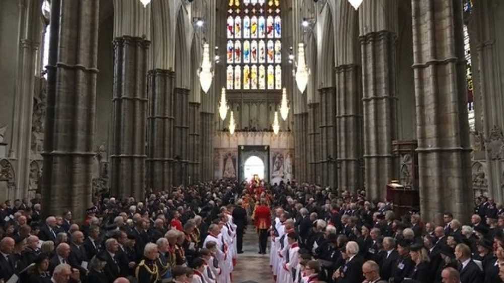 L'addio di Londra a Elisabetta II nell'Abbazia di Westminster, tra sfarzo, potere e l'amore dei sudditi