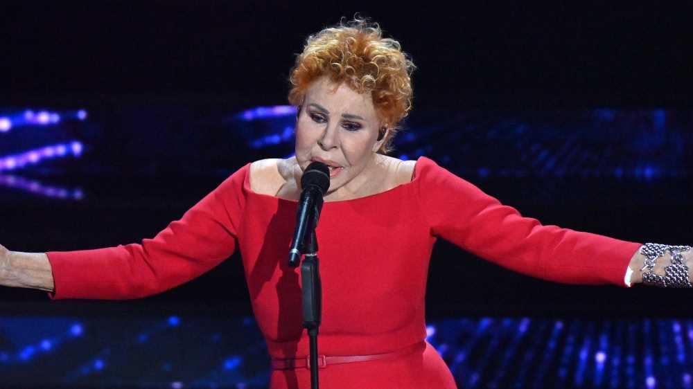L'ultimo viaggio di Ornella Vanoni: i funerali alle 15. Su RTL 102.5 andrà in onda l'iconico concerto