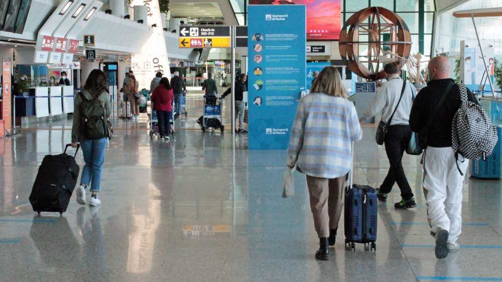 La Commissione europea, via libera ai turisti stranieri vaccinati contro il Covid; porte aperte da giugno