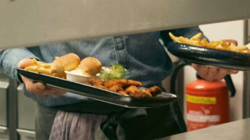 La Generazione Zeta scopre il fascino dei fornelli: addio app di incontri? Ecco cosa c'è da sapere