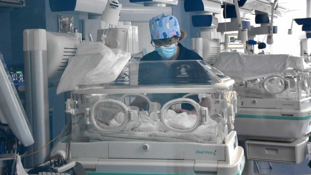La prima bambina in Italia nata da una mamma con il trapianto d'utero. Si chiama Alessandra, come la donatrice