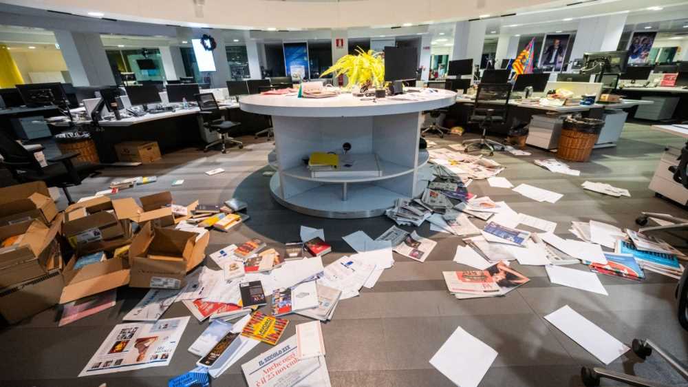 Torino, assalto alla redazione del quotidiano La Stampa. Identificate trentaquattro persone