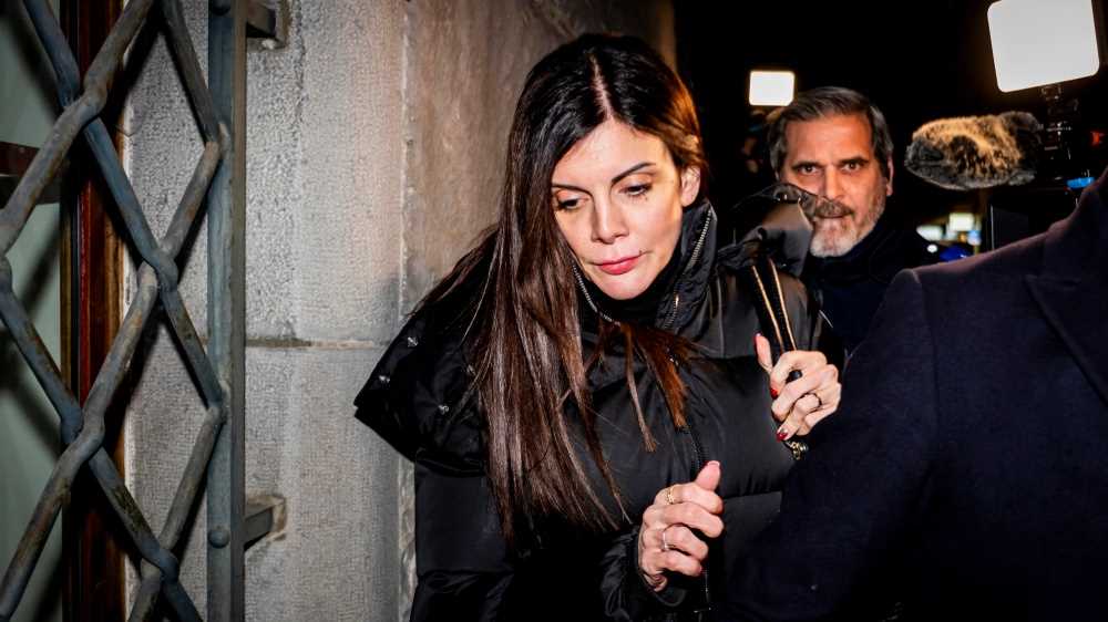 La strage di Crans Montana, il buttafuori del locale contro Jessica Moretti: ha detto allo staff di tenere chiuse le porte di sicurezza