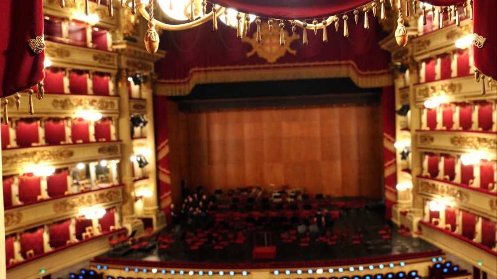 L’eleganza torna d’obbligo al Teatro Alla Scala di Milano, in vigore il dress code