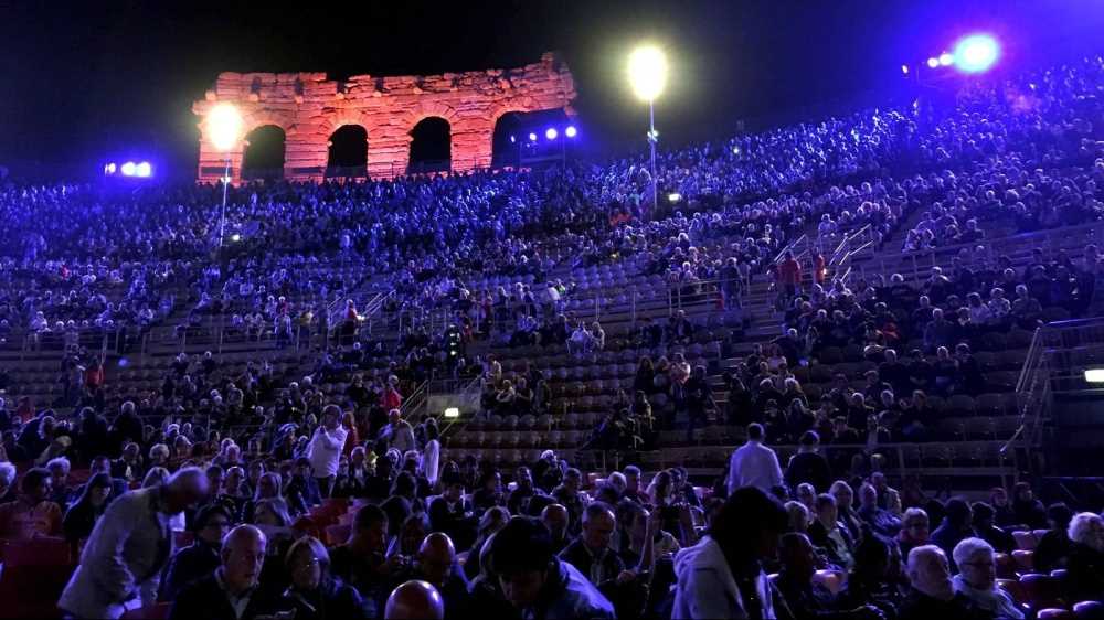 "Largo al factotum della città" e Verona si infiamma per Il Barbiere di Siviglia
