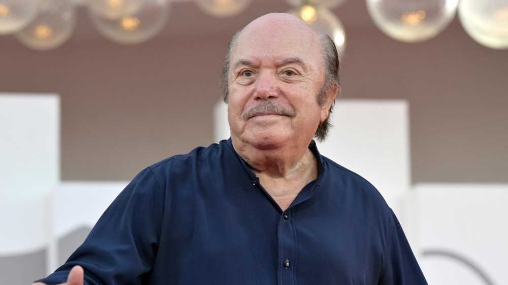 Lino Banfi compie 90 anni, auguri al nonno d'Italia. Sapevate del nome d'arte?