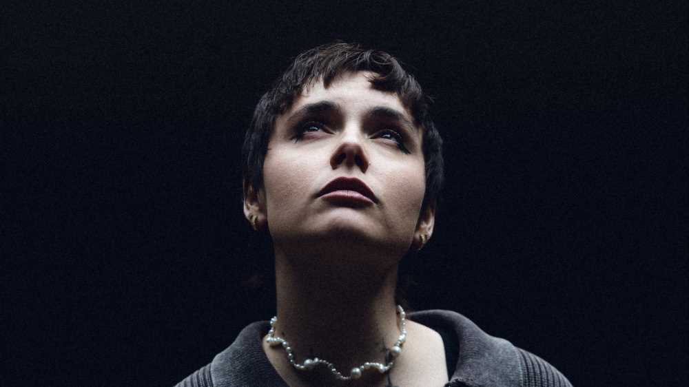 Madame a RTL 102.5: “Il disincanto è il manifesto generale del disco e in ogni traccia si ritrova questa componente in un determinato tema”