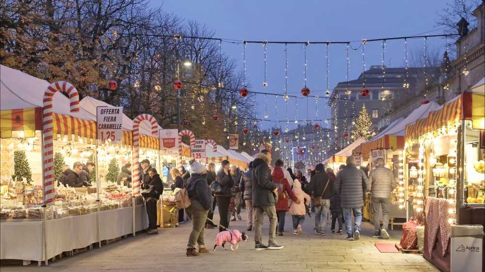 Mancano quattro giorni a Natale, è corsa al regalo perfetto. Rush finale per 3 italiani su 4