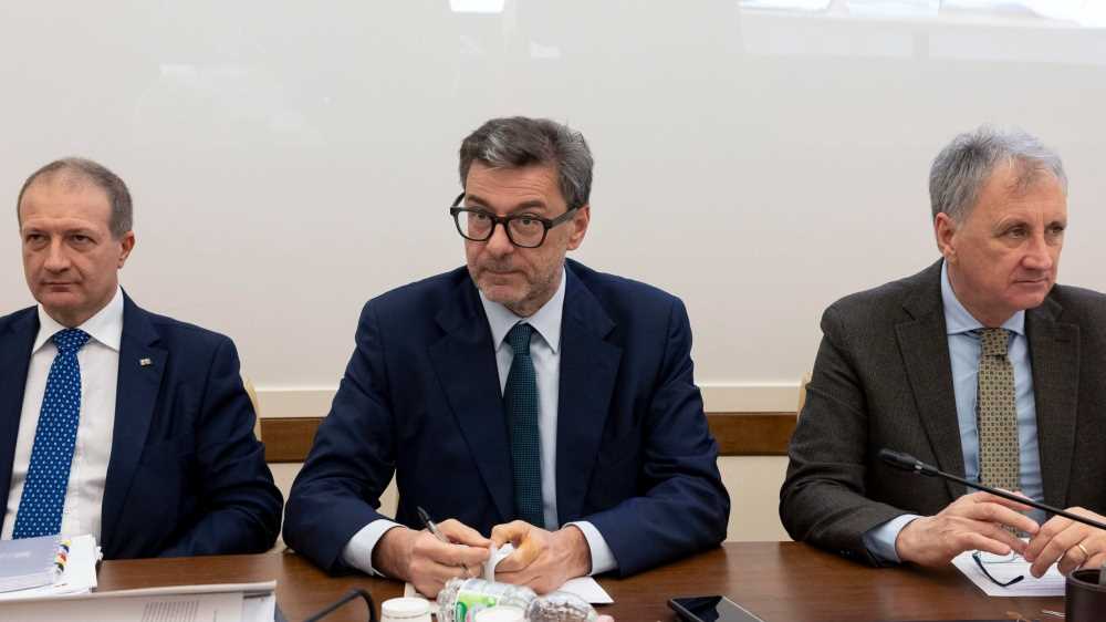 Manovra, da Bankitalia a Istat: “Avvantaggia i ricchi”. Ma Giorgetti: “Il taglio dell’Irpef tutela i redditi medi”
