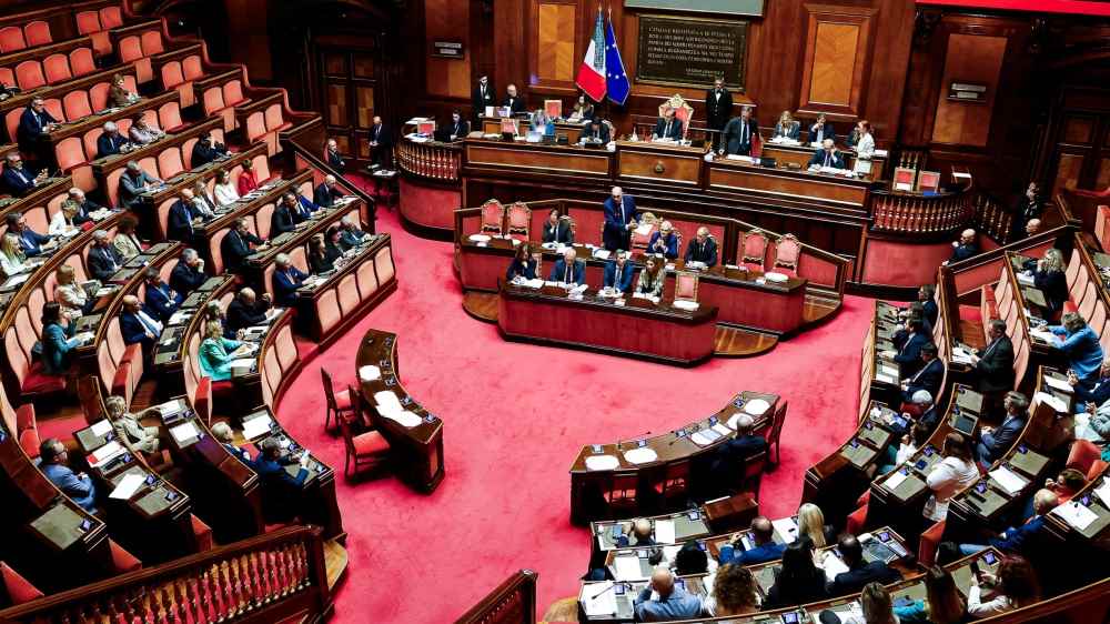 Manovra economica: al Senato il governo la riscrive, ma le opposizioni insorgono: “Ci serve più tempo”