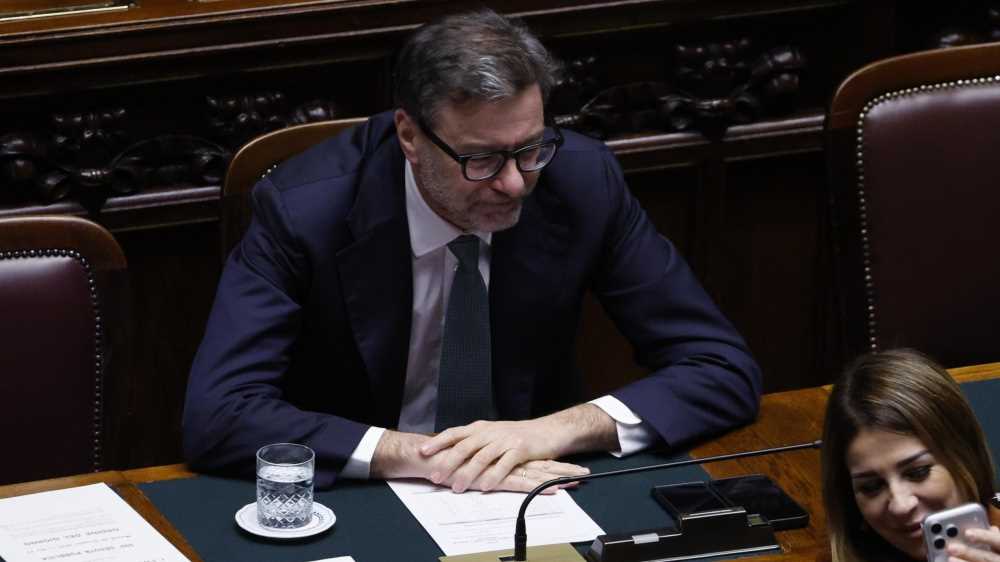 Manovra, l’annuncio del ministro dell’Economia Giorgetti: “Stop all’aumento dell’età pensionabile dal 2027”