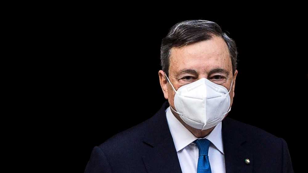 Mario Draghi e l'abitante del pianeta Papalla che sbarca sulla Terra, le ultime ore della politica italiana viste da un extraterrestre