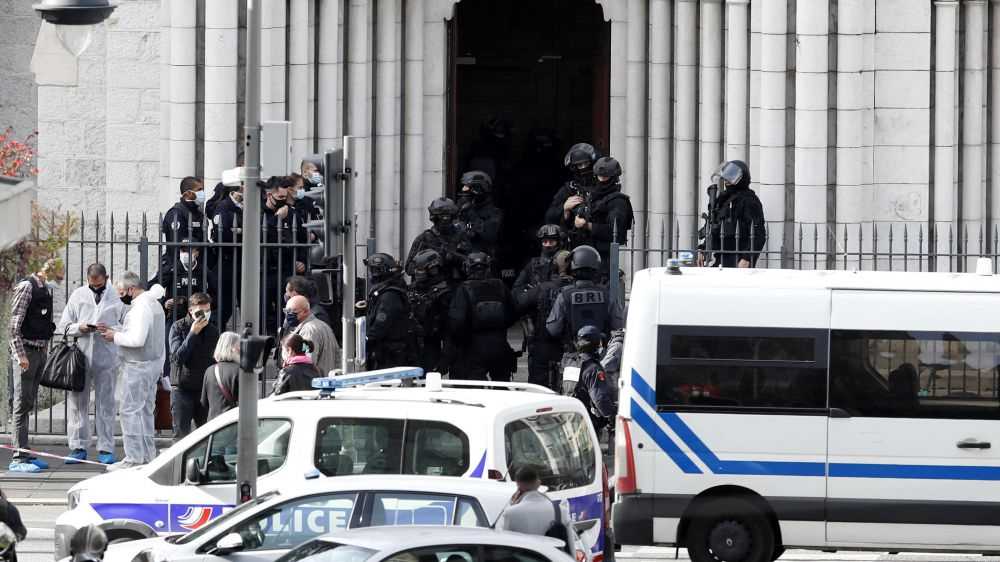 Massima allerta in Francia, dopo l’attacco nella basilica di Nizza che ha causato 3 morti, Macron, è un attentato terroristico islamista