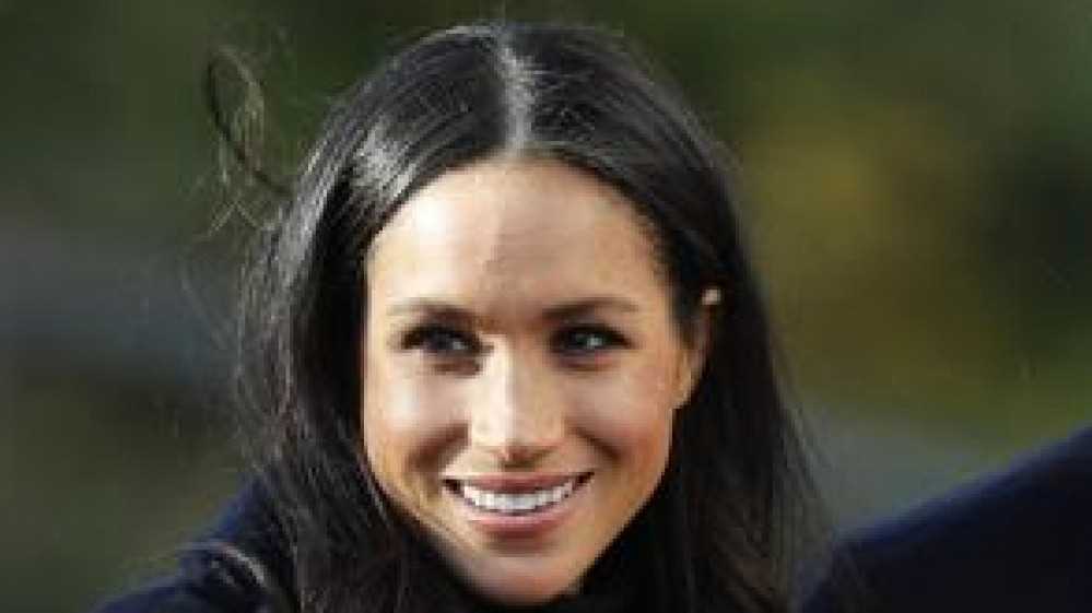 Meghan chiede soldi e le scuse del “Mail on Sunday”, il tabloid aveva pubblicato una sua lettera al padre