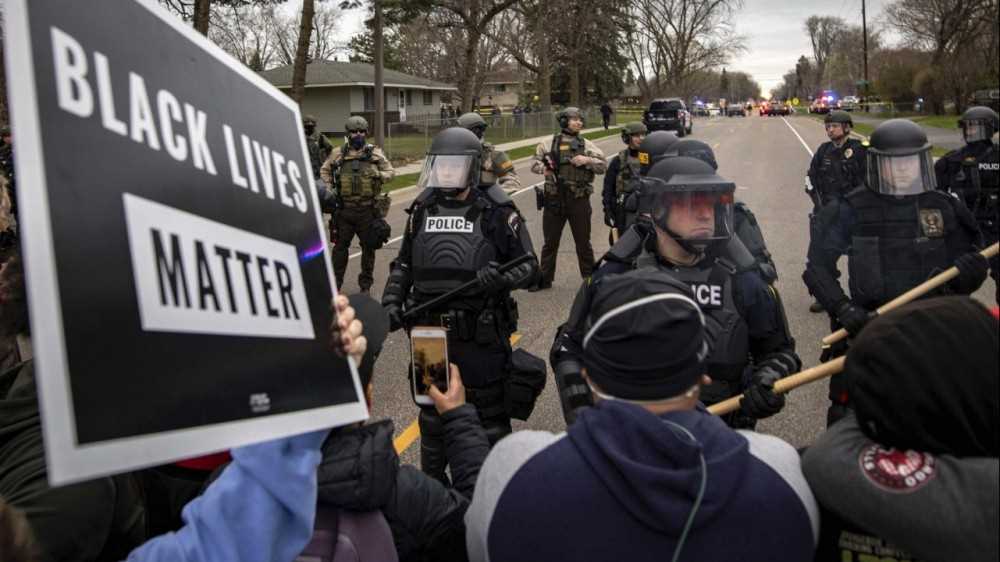 Minneapolis, arrestata l'agente che ha ucciso il 20enne afroamericano Daunte Wright