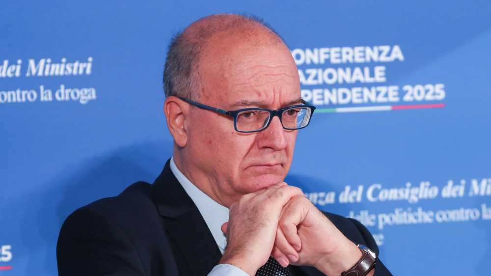 Montecitorio, sull’educazione sessuale a scuola è scontro: il ministro Valditara litiga con le opposizioni