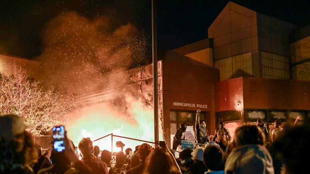 Morte di George Floyd: dilagano le proteste negli Stati Uniti. A Minneapolis interviene l'esercito
