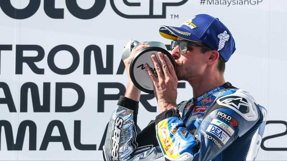 MotoGp, Alex Marquez vince in Malesia, fuori Pecco Bagnaia per una foratura