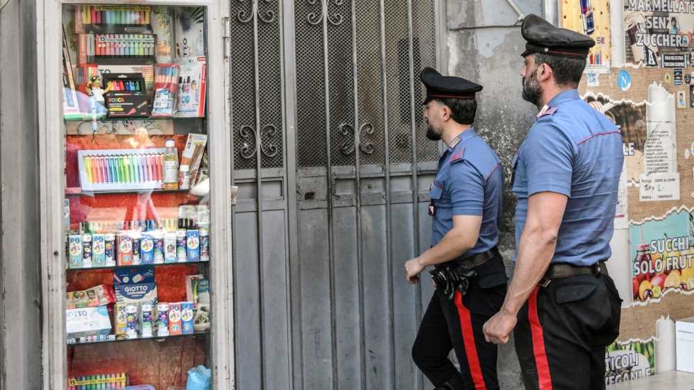 Napoli, padre accoltella il figlio di 12 anni: perforato un polmone, il bambino è grave